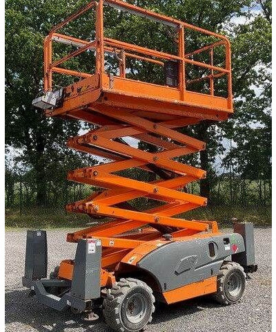Haulotte Compact 12 DX, Geländegängig, Kubota, 12,15m - Scissor lift: picture 2 Haulotte Compact 12 DX, Geländegängig, Kubota, 12,15m - Scissor lift: picture 2