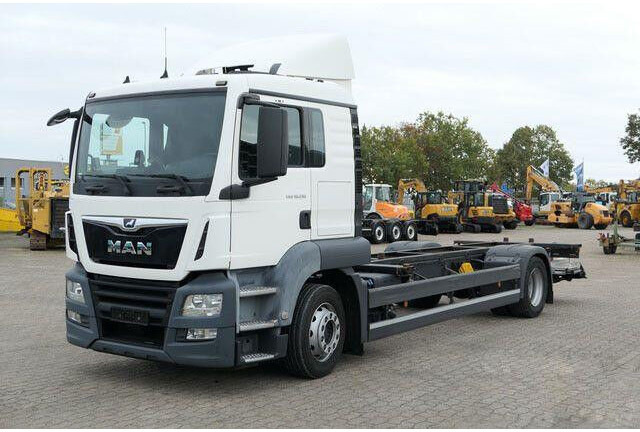 MAN 18.330 TGS 4x2, BDF, LBW 2.0to., Liege, Luftfed. - Cab chassis truck: picture 5 MAN 18.330 TGS 4x2, BDF, LBW 2.0to., Liege, Luftfed. - Cab chassis truck: picture 5