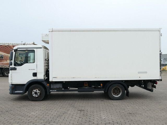 MAN 8.220 TGL BL 4x2, Thermo King, 3. Sitz, 5m lang - Refrigerator truck: picture 2 MAN 8.220 TGL BL 4x2, Thermo King, 3. Sitz, 5m lang - Refrigerator truck: picture 2