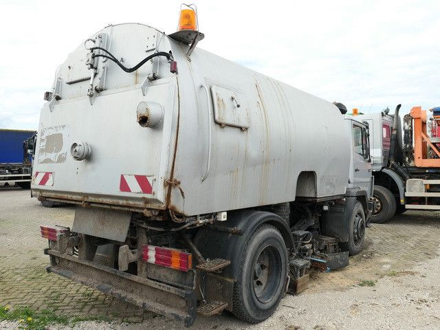 Mercedes-Benz 1314 KO 4x2, Schörling TSZ 94, Blattfederung - Road sweeper: picture 2 Mercedes-Benz 1314 KO 4x2, Schörling TSZ 94, Blattfederung - Road sweeper: picture 2