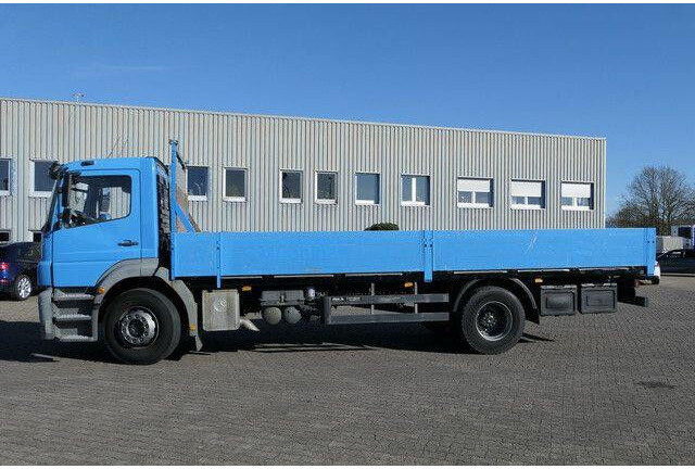 Mercedes-Benz 1824 L Axor 4x2, 3. Sitz, AHK, Gerüstbau, Klima - Dropside/ Flatbed truck: picture 2 Mercedes-Benz 1824 L Axor 4x2, 3. Sitz, AHK, Gerüstbau, Klima - Dropside/ Flatbed truck: picture 2