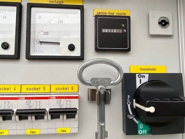 Lease a Mercedes-Benz 1833 Axor 4x4, Kran Palfinger, Rosenbauer, AHK Mercedes-Benz 1833 Axor 4x4, Kran Palfinger, Rosenbauer, AHK: picture 18