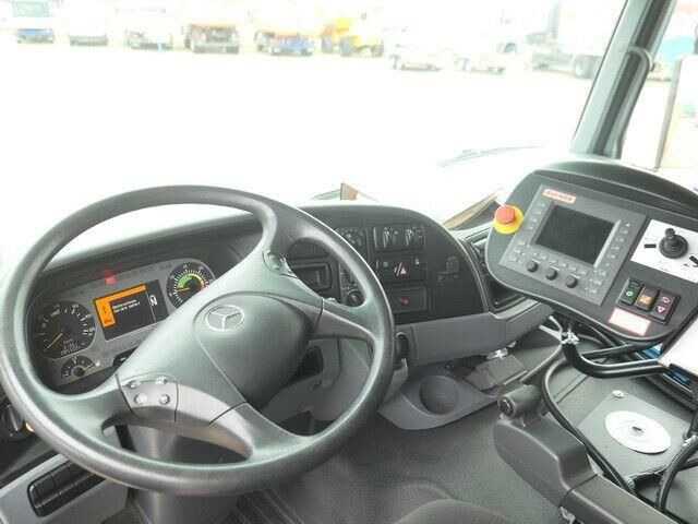 Road sweeper Mercedes-Benz 2032 A Actros 4x4, Bucher STKF 9500, Airport, AC: picture 13 Road sweeper Mercedes-Benz 2032 A Actros 4x4, Bucher STKF 9500, Airport, AC: picture 13