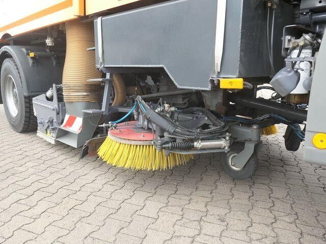Road sweeper Mercedes-Benz 2032 A Actros 4x4, Bucher STKF 9500, Airport, AC: picture 10 Road sweeper Mercedes-Benz 2032 A Actros 4x4, Bucher STKF 9500, Airport, AC: picture 10