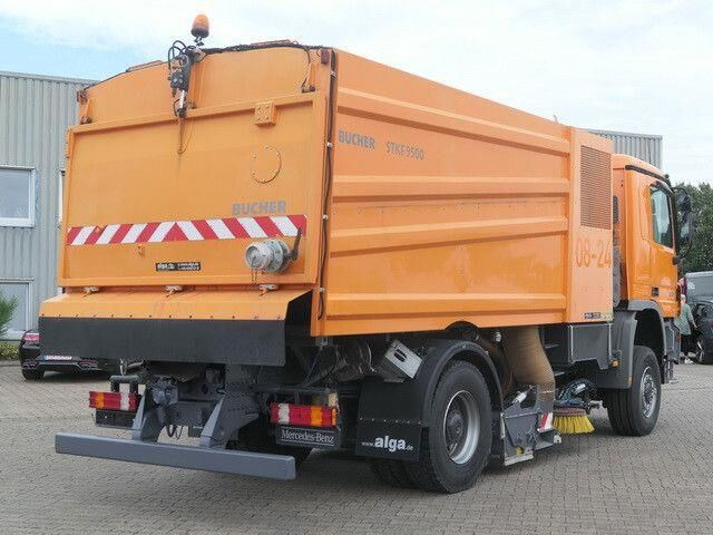 Mercedes-Benz 2032 A Actros 4x4, Bucher STKF 9500, Airport, AC - Road sweeper: picture 3 Mercedes-Benz 2032 A Actros 4x4, Bucher STKF 9500, Airport, AC - Road sweeper: picture 3