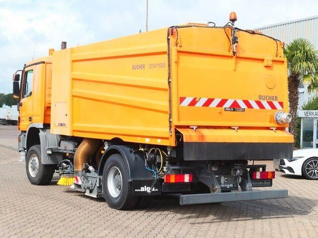 Mercedes-Benz 2032 A Actros 4x4, Bucher STKF 9500, Airport, AC - Road sweeper: picture 5 Mercedes-Benz 2032 A Actros 4x4, Bucher STKF 9500, Airport, AC - Road sweeper: picture 5