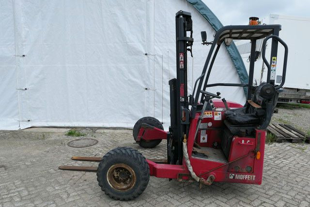 Moffett M4 25.3, Mitnahmestapler, 2.500kg, 3m Hubhöhe - Truck mounted forklift: picture 2 Moffett M4 25.3, Mitnahmestapler, 2.500kg, 3m Hubhöhe - Truck mounted forklift: picture 2