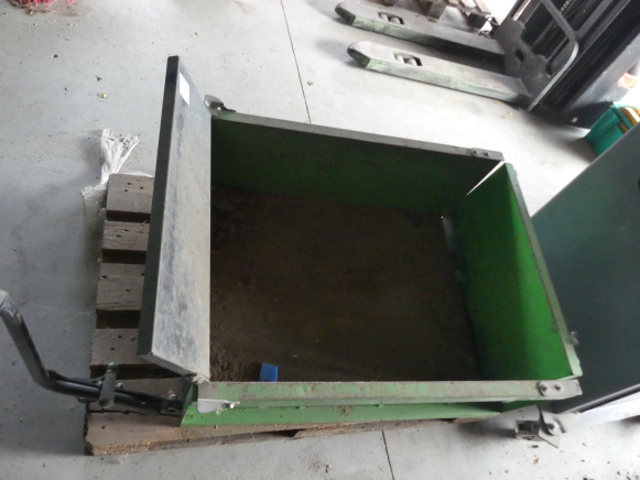 Wood chipper Broyeur de végétaux sur chenilles Peruzzo TB100: picture 12