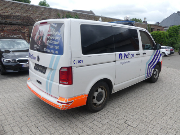 Camionnette, combi de police Volkswagen (2019-243.344 km) - Car: picture 3 Camionnette, combi de police Volkswagen (2019-243.344 km) - Car: picture 3