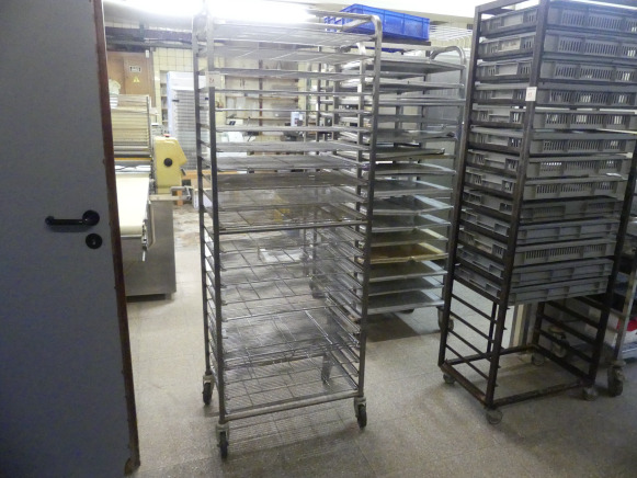 Chariot avec grilles 60x40 cm - Bakery equipment: picture 1 Chariot avec grilles 60x40 cm - Bakery equipment: picture 1