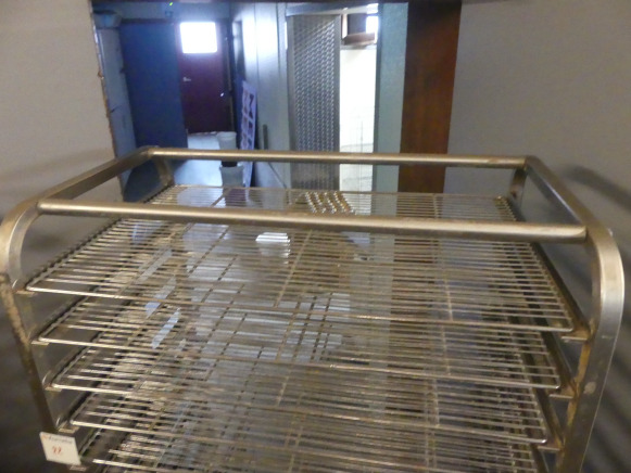 Chariot avec grilles 60x40 cm - Bakery equipment: picture 3 Chariot avec grilles 60x40 cm - Bakery equipment: picture 3