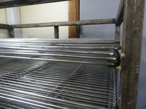 Chariot avec grilles 60x40 cm - Bakery equipment: picture 3 Chariot avec grilles 60x40 cm - Bakery equipment: picture 3