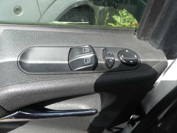 Other machinery REF:Immatriculé sous : 1-CWZ-976 - Voiture Mercedes-Benz Vito: picture 10