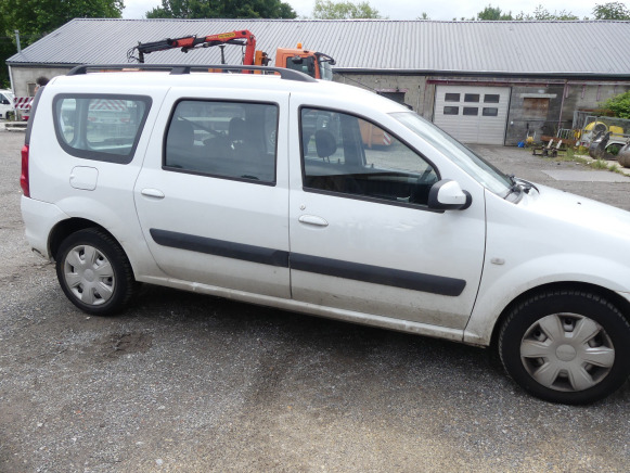 REF:1RFU370 - Voiture Dacia Logan Break SD (2012-63.842 km) - Car: picture 4 REF:1RFU370 - Voiture Dacia Logan Break SD (2012-63.842 km) - Car: picture 4