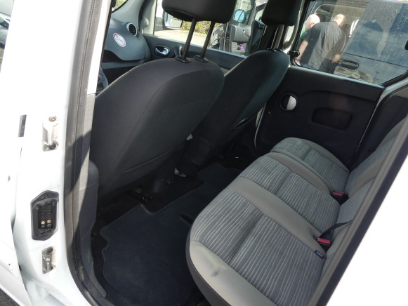 SUV REF:62376 - Voiture Renault Kangoo 1.5 D (2011-42.514 km): picture 12
