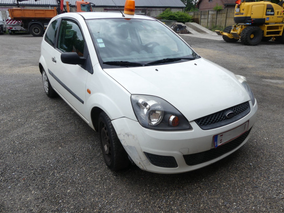 REF:TRE614 - Voiture Utilitaire Ford FIESTA TDCI (2005-101.699 km) - Car: picture 2 REF:TRE614 - Voiture Utilitaire Ford FIESTA TDCI (2005-101.699 km) - Car: picture 2