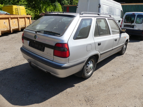 Voiture Skoda Felicia Break (1999-134.345 km) - Car: picture 5 Voiture Skoda Felicia Break (1999-134.345 km) - Car: picture 5
