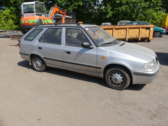 Voiture Skoda Felicia Station wagon (1999-134.345 km) - Car: picture 3 Voiture Skoda Felicia Station wagon (1999-134.345 km) - Car: picture 3