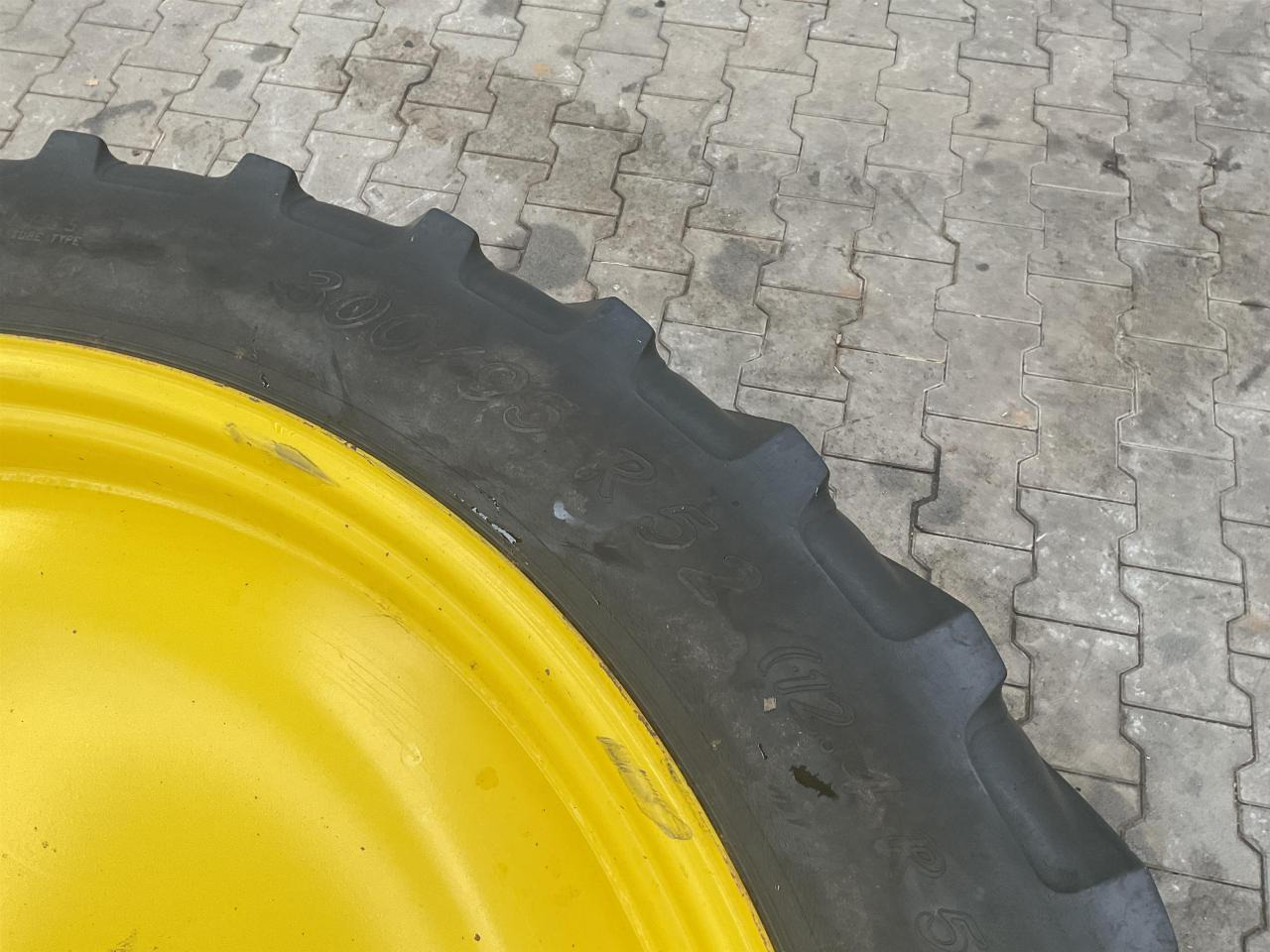 Alliance 12.4R52 - Tire for Agricultural machinery: picture 3 Alliance 12.4R52 - Tire for Agricultural machinery: picture 3