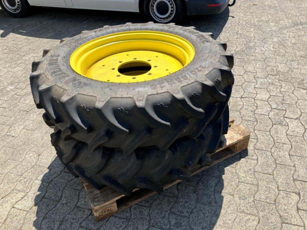 Alliance 320/85R28 - Tire for Agricultural machinery: picture 2 Alliance 320/85R28 - Tire for Agricultural machinery: picture 2