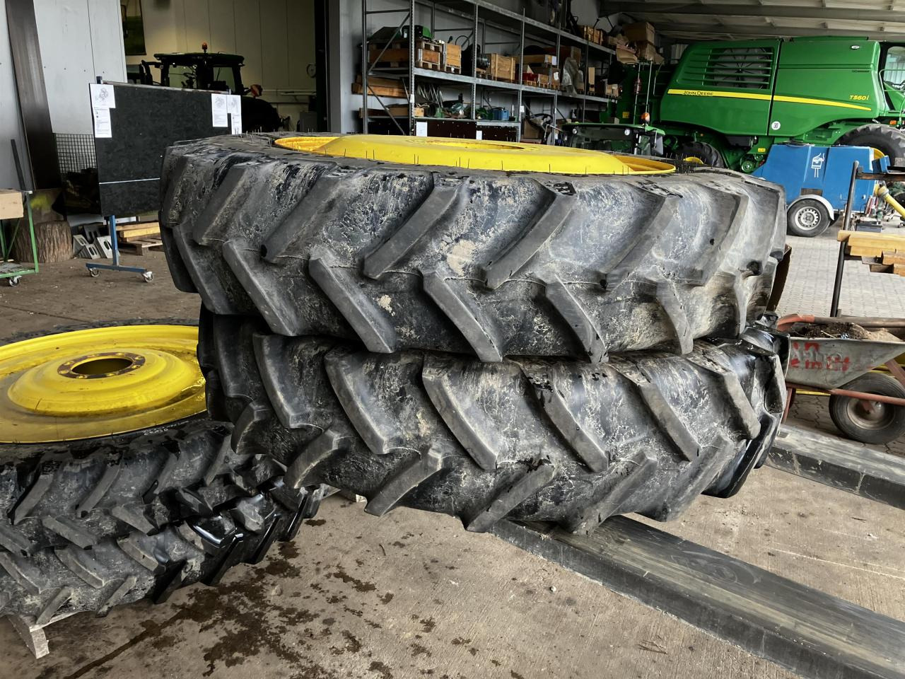 BKT 270/95R32 - Tire for Agricultural machinery: picture 3 BKT 270/95R32 - Tire for Agricultural machinery: picture 3