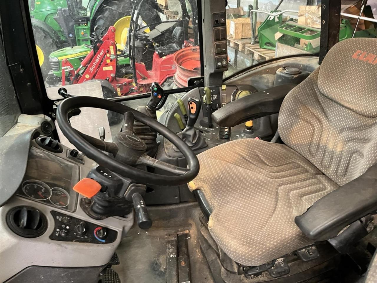 CLAAS Arion 420 - Farm tractor: picture 4 CLAAS Arion 420 - Farm tractor: picture 4