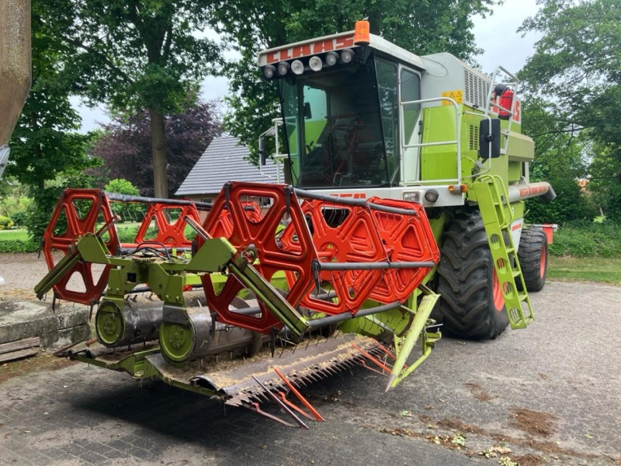 CLAAS Dominator 218 Mega - Combine harvester: picture 1 CLAAS Dominator 218 Mega - Combine harvester: picture 1