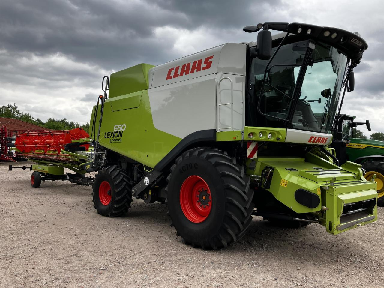 CLAAS Lexion 650 - Combine harvester: picture 2 CLAAS Lexion 650 - Combine harvester: picture 2