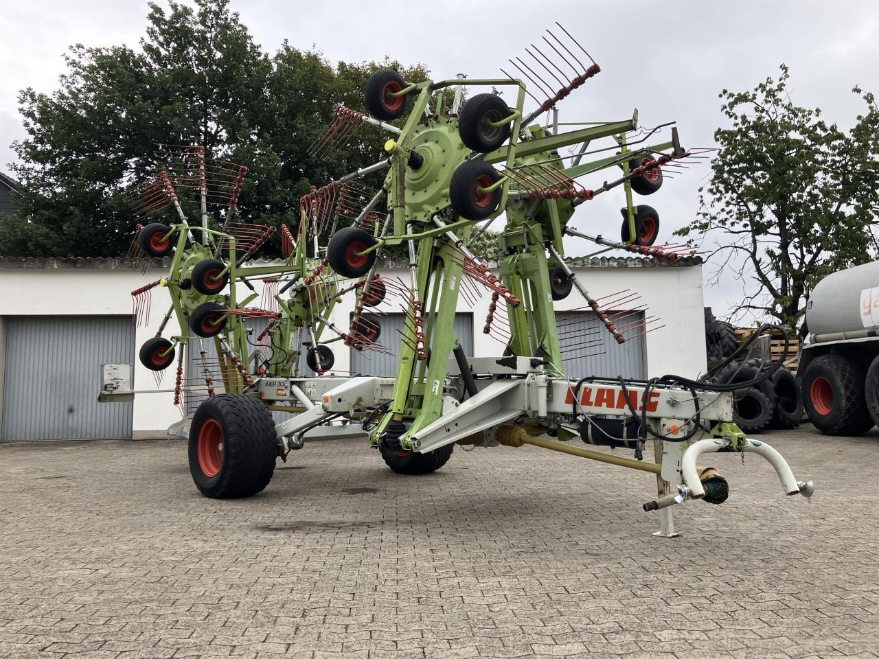 CLAAS Liner 3000 - Tedder/ Rake: picture 1 CLAAS Liner 3000 - Tedder/ Rake: picture 1