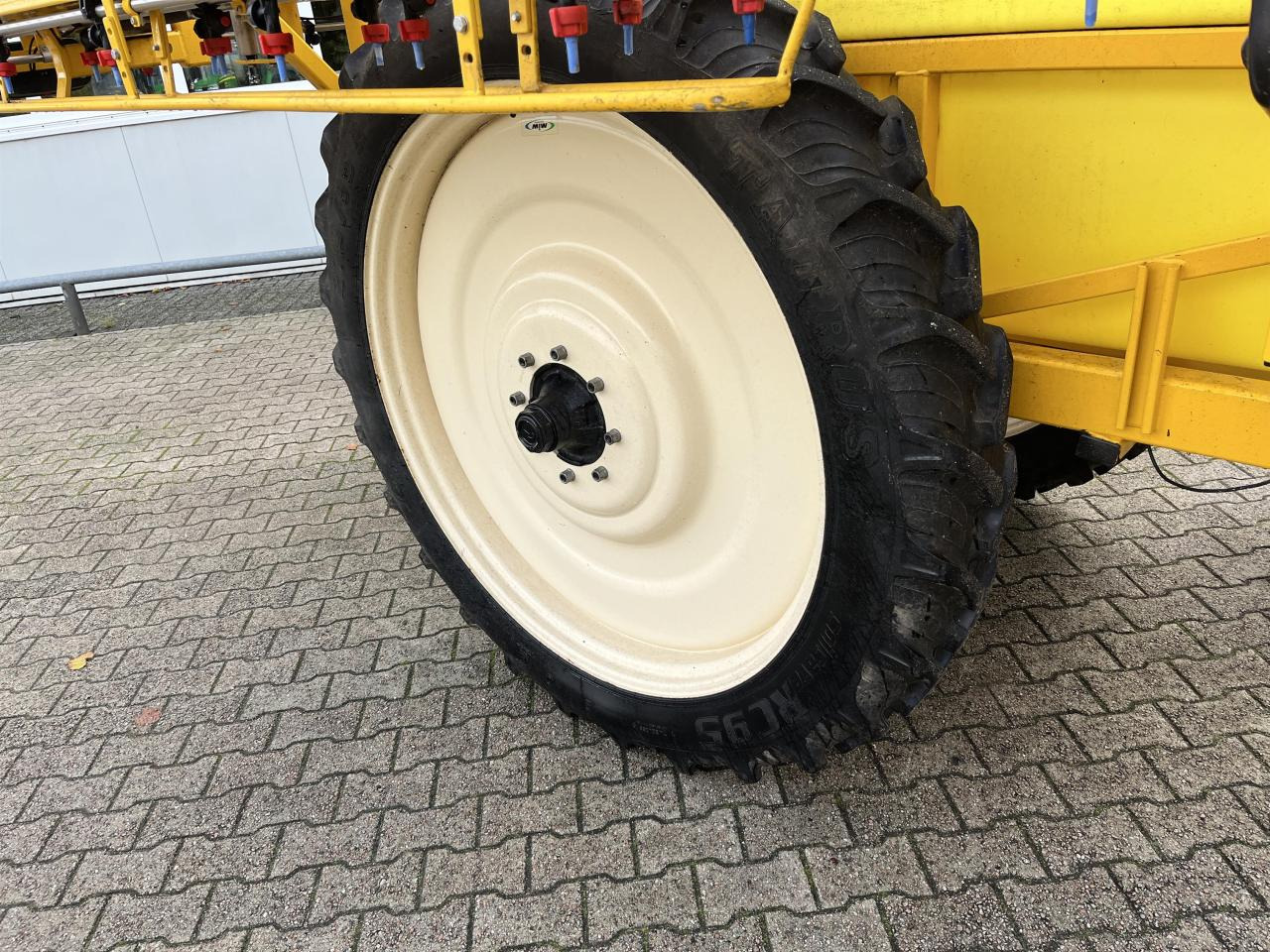 Dubex TYNDOR 2300 ltr. - Trailed sprayer: picture 3 Dubex TYNDOR 2300 ltr. - Trailed sprayer: picture 3