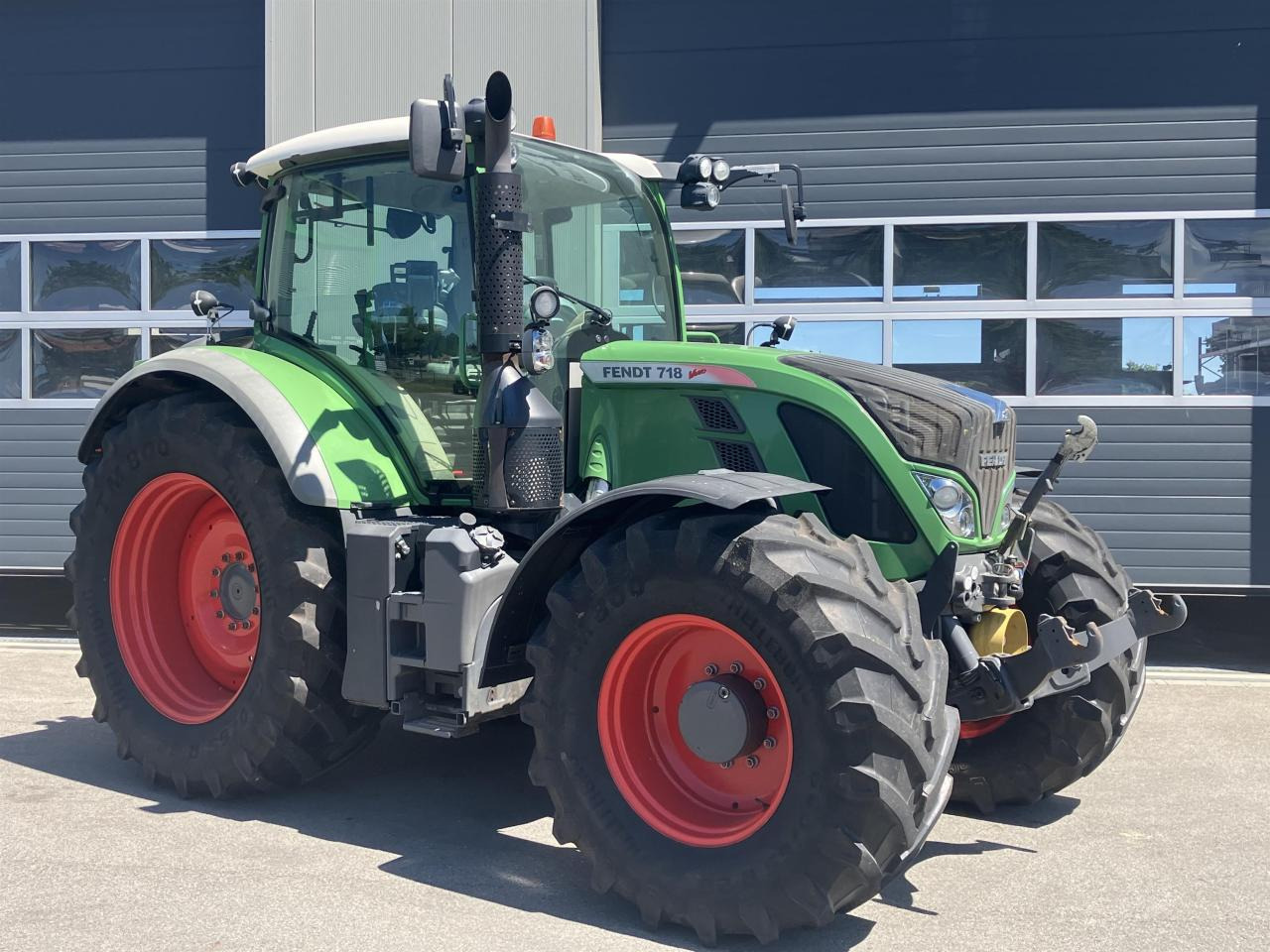 Fendt 718 Vario Profi - Farm tractor: picture 1 Fendt 718 Vario Profi - Farm tractor: picture 1