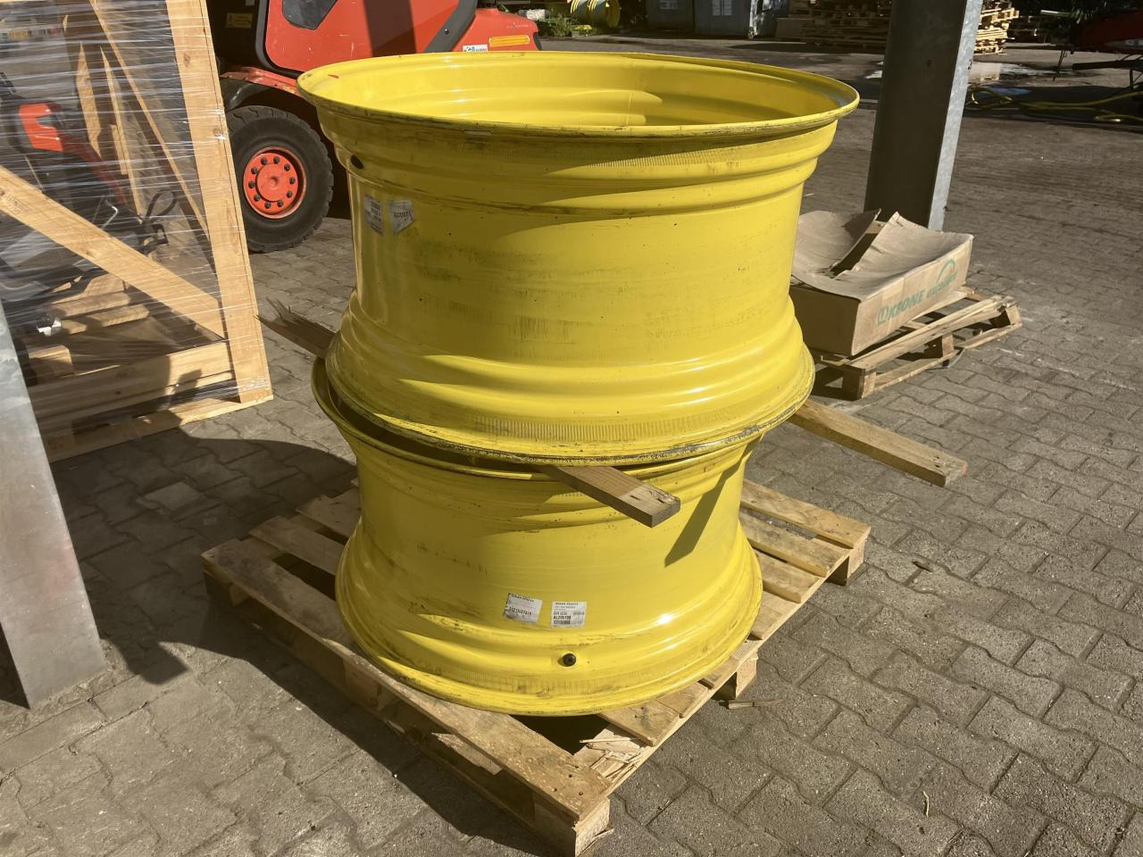 / John Deere 20x38 - Tire for Agricultural machinery: picture 1 / John Deere 20x38 - Tire for Agricultural machinery: picture 1