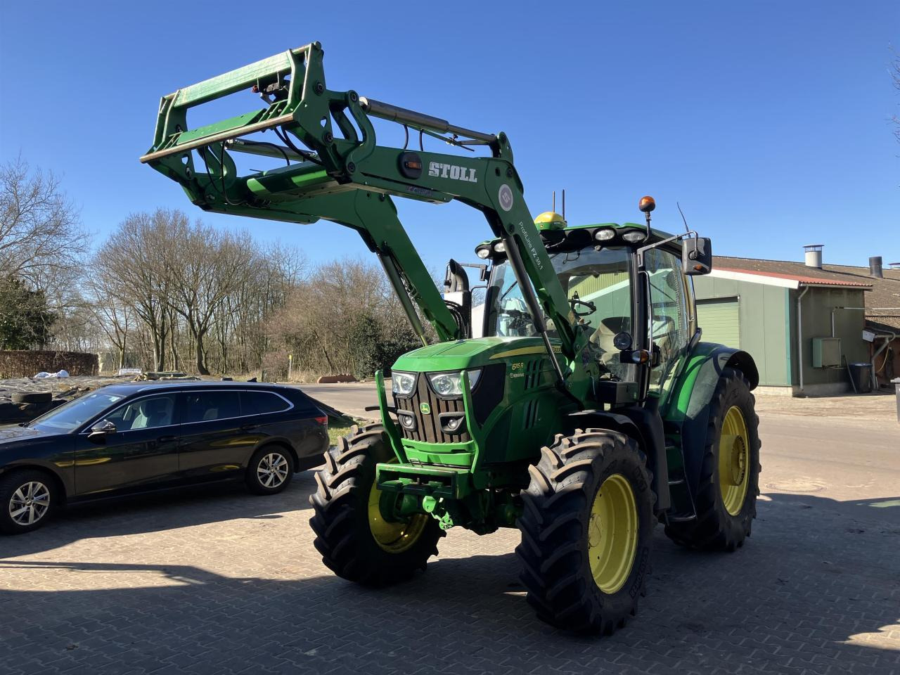 John Deere 6115R - Farm tractor: picture 2 John Deere 6115R - Farm tractor: picture 2