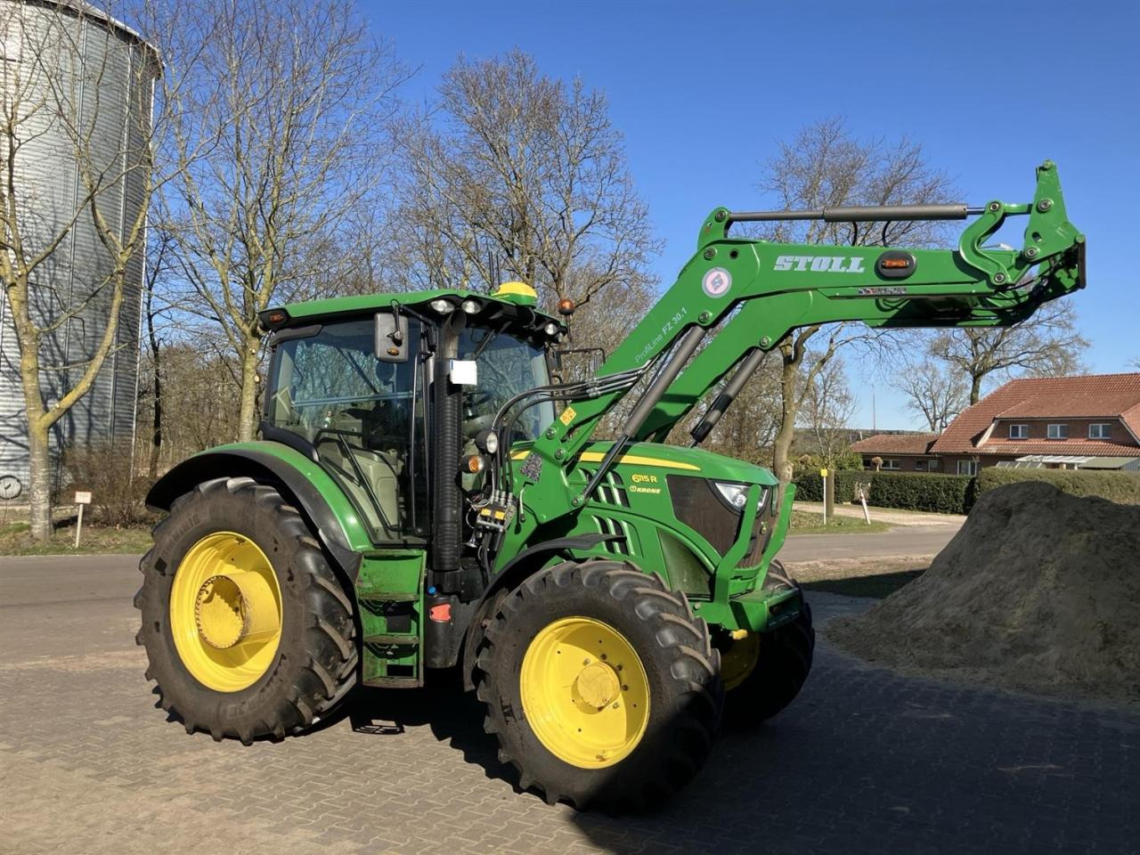 John Deere 6115R - Farm tractor: picture 1 John Deere 6115R - Farm tractor: picture 1