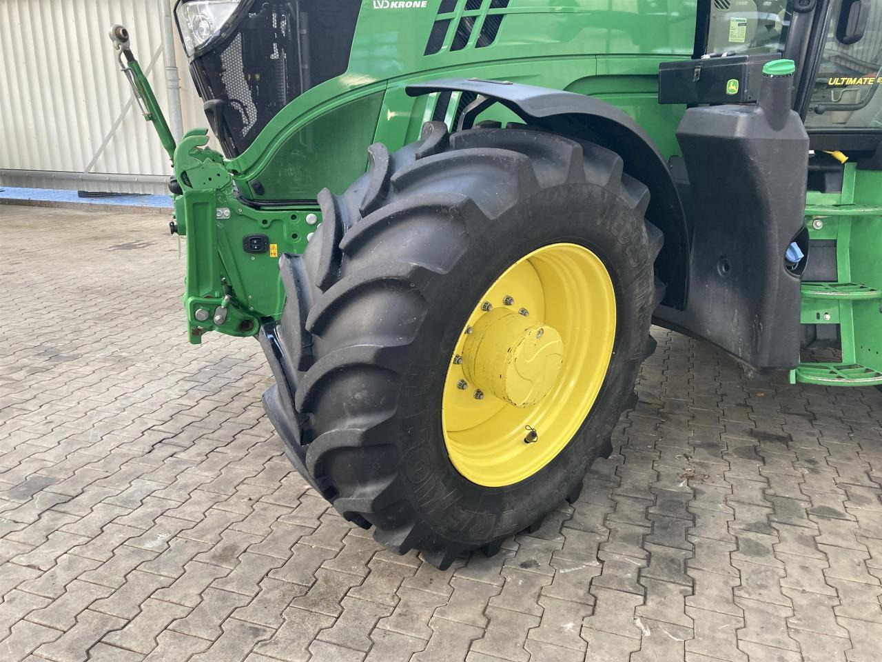 John Deere 6155R - Farm tractor: picture 2 John Deere 6155R - Farm tractor: picture 2