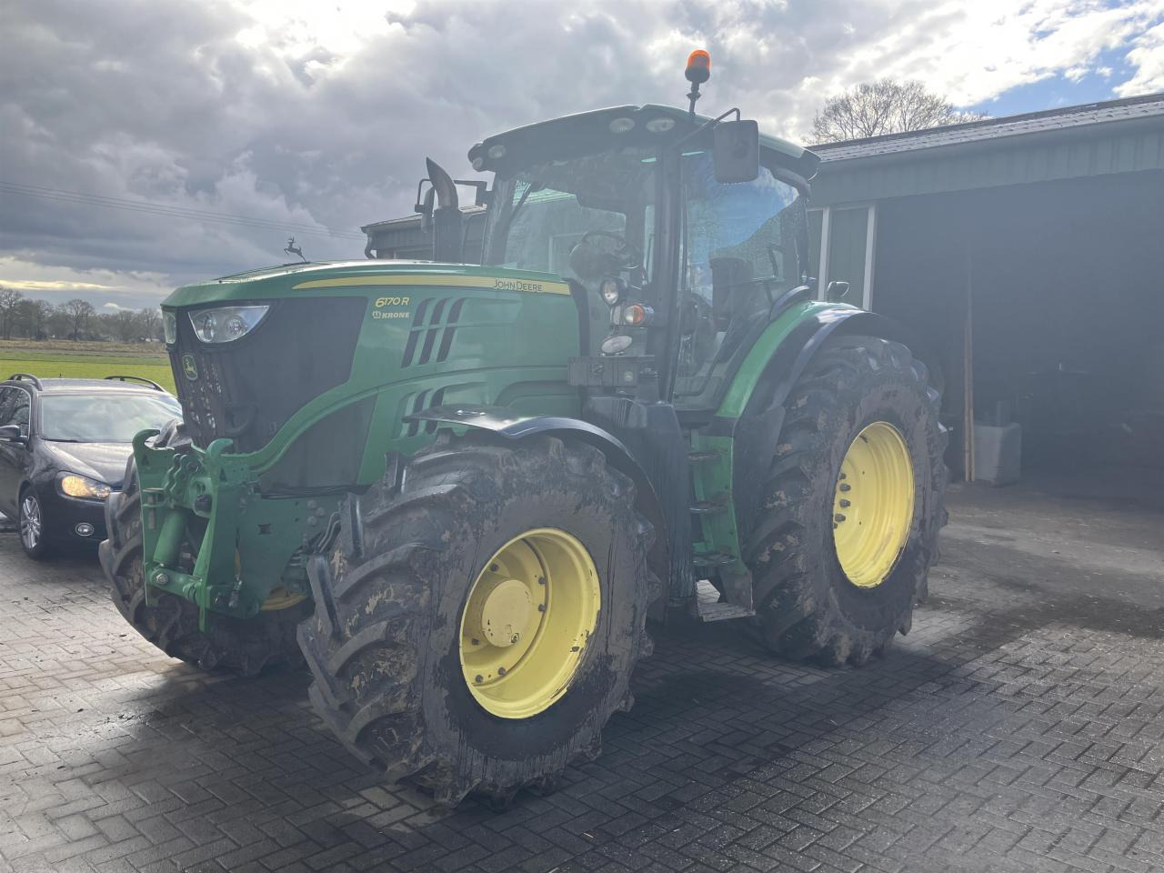 John Deere 6170R - Farm tractor: picture 4 John Deere 6170R - Farm tractor: picture 4