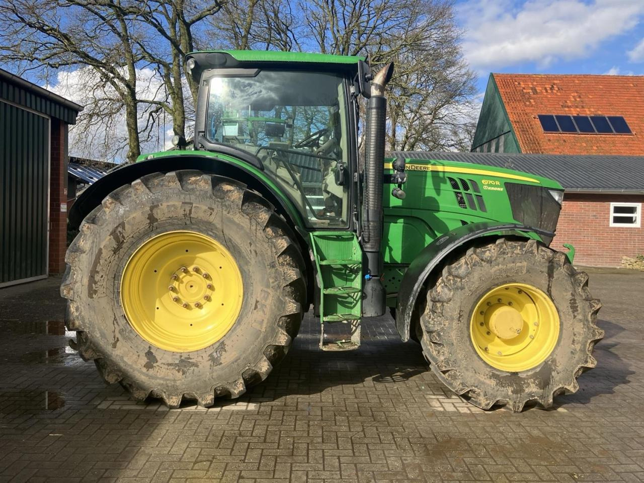 John Deere 6170R - Farm tractor: picture 1 John Deere 6170R - Farm tractor: picture 1