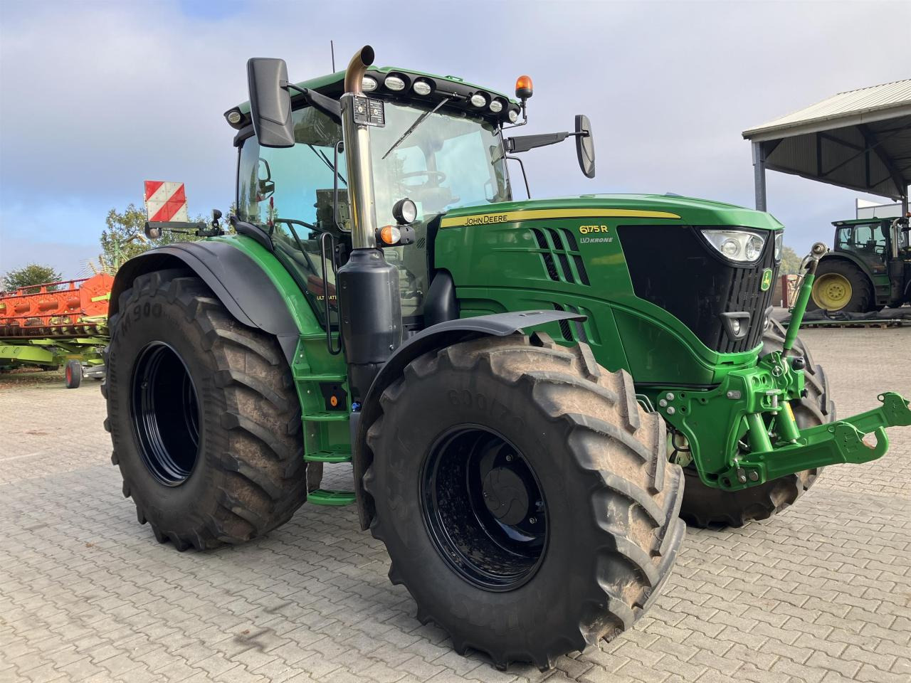 John Deere 6175R - Farm tractor: picture 2 John Deere 6175R - Farm tractor: picture 2
