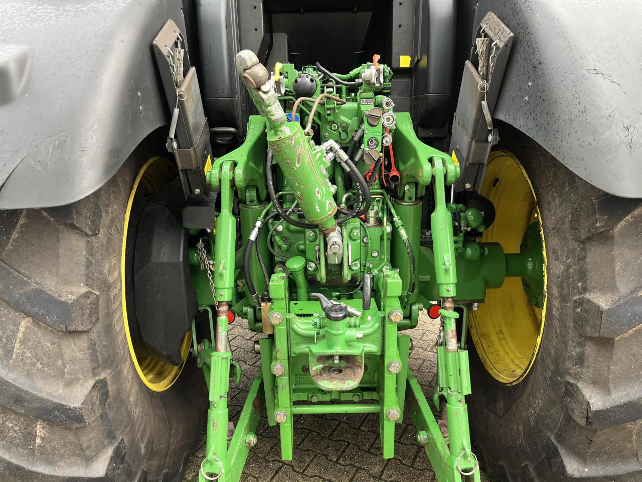 John Deere 6190R - Farm tractor: picture 5 John Deere 6190R - Farm tractor: picture 5