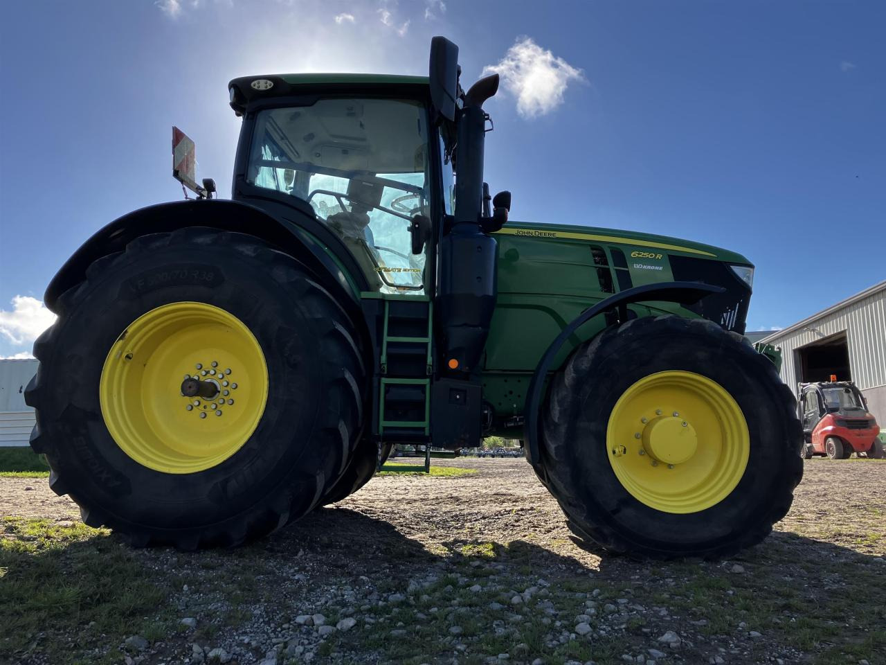 John Deere 6250R - Farm tractor: picture 1 John Deere 6250R - Farm tractor: picture 1
