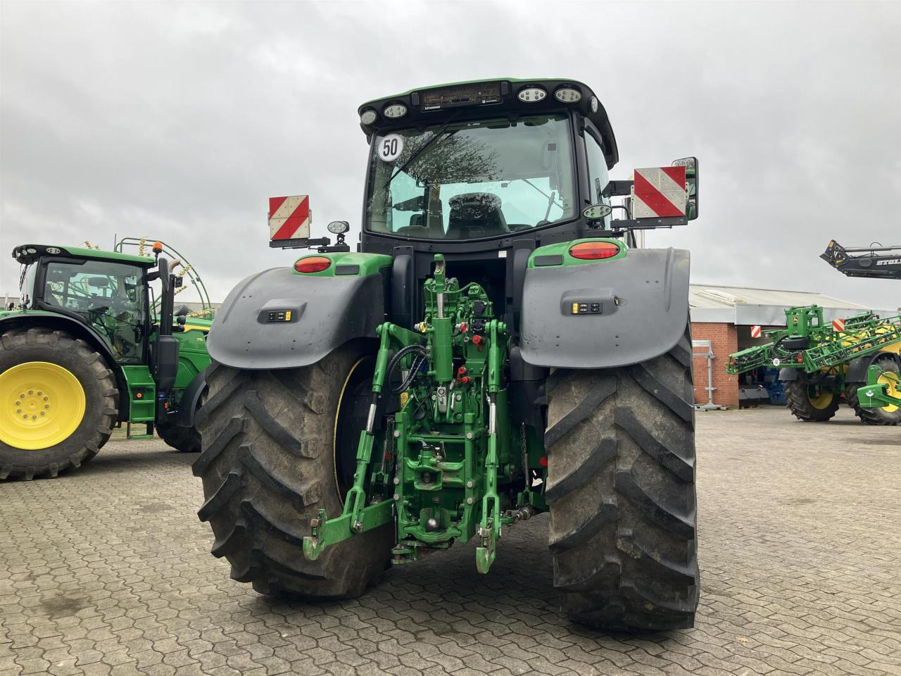 John Deere 6250R - Farm tractor: picture 4 John Deere 6250R - Farm tractor: picture 4