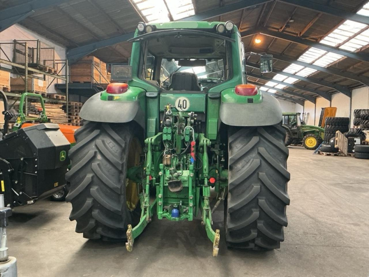 John Deere 6820 - Farm tractor: picture 3 John Deere 6820 - Farm tractor: picture 3