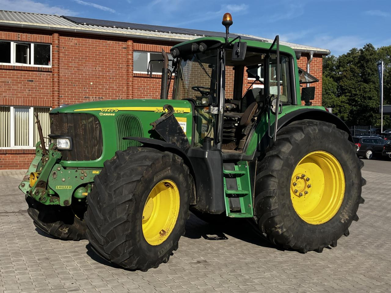 John Deere 6920 S - Farm tractor: picture 3 John Deere 6920 S - Farm tractor: picture 3