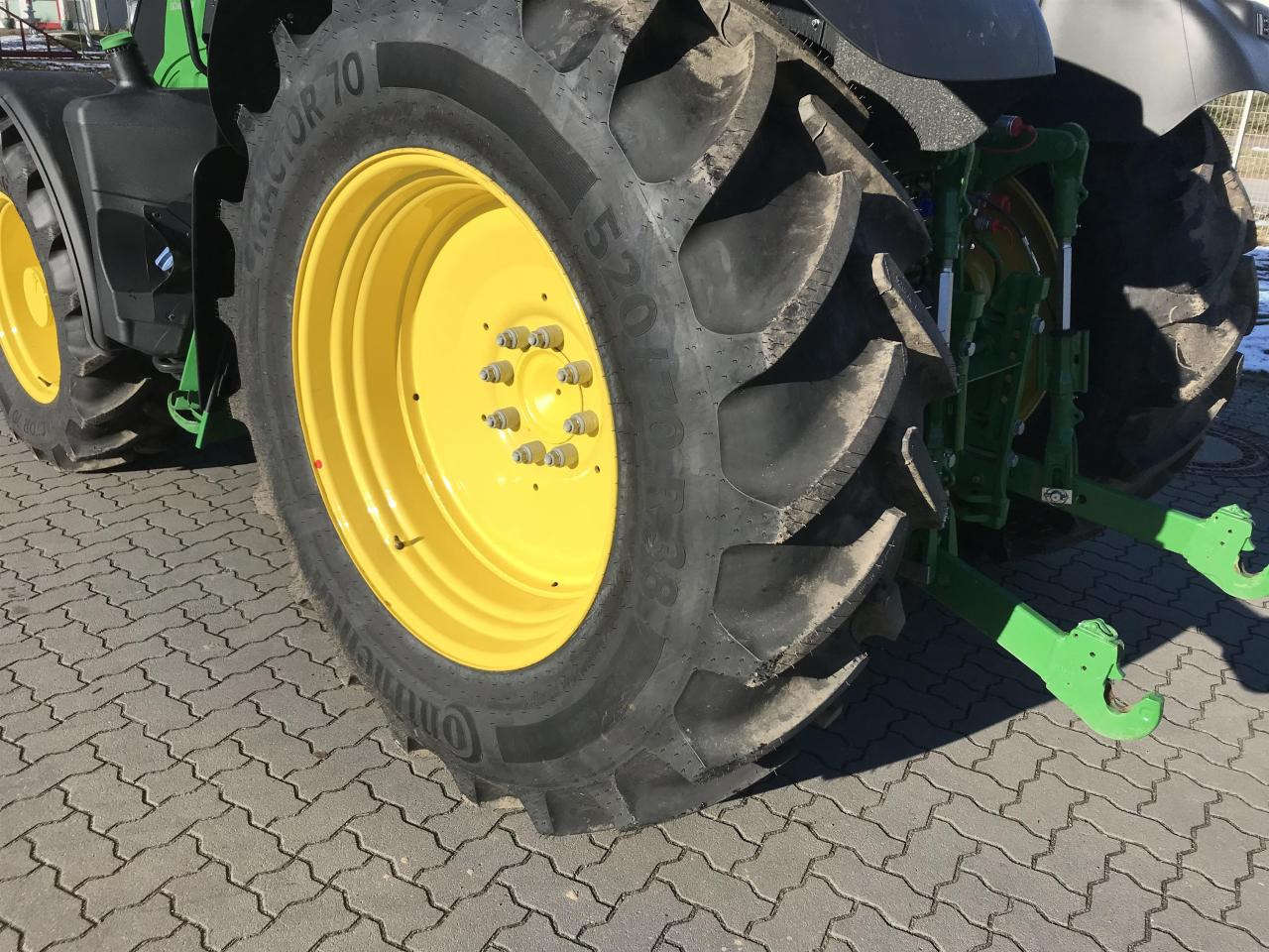 John Deere 6R 130 - Farm tractor: picture 5 John Deere 6R 130 - Farm tractor: picture 5