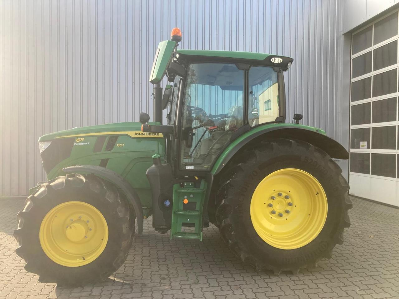 John Deere 6R 130 - Farm tractor: picture 1 John Deere 6R 130 - Farm tractor: picture 1