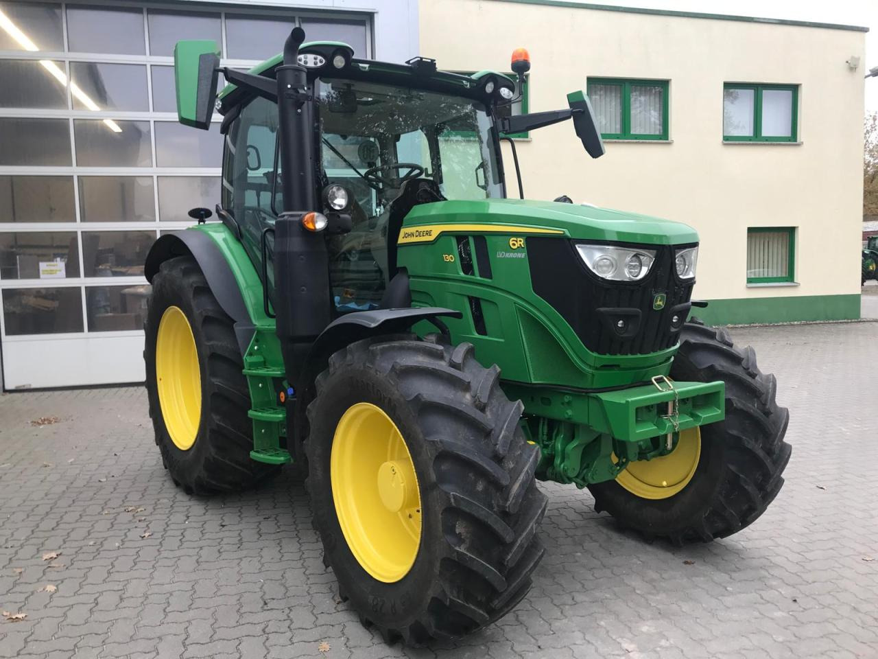 John Deere 6R 130 - Farm tractor: picture 3 John Deere 6R 130 - Farm tractor: picture 3