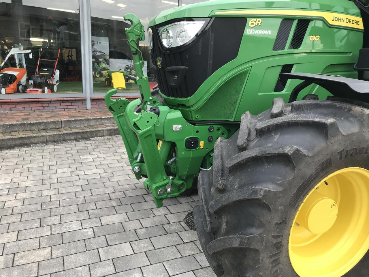 John Deere 6R 130 - Farm tractor: picture 4 John Deere 6R 130 - Farm tractor: picture 4