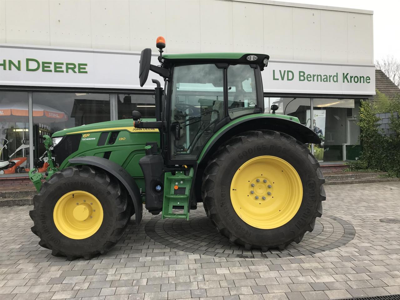 John Deere 6R 130 - Farm tractor: picture 1 John Deere 6R 130 - Farm tractor: picture 1