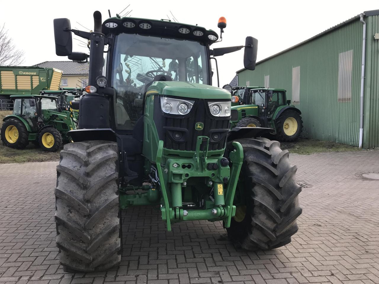 John Deere 6R 140 - Farm tractor: picture 2 John Deere 6R 140 - Farm tractor: picture 2