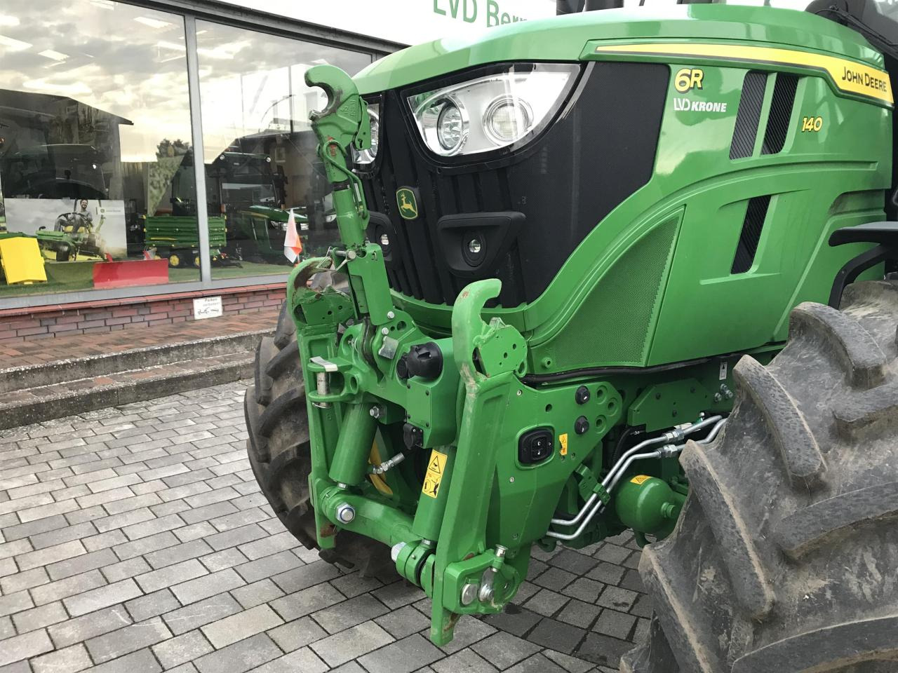 John Deere 6R 140 - Farm tractor: picture 3 John Deere 6R 140 - Farm tractor: picture 3